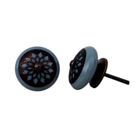 Grey Strewn Flat Knob