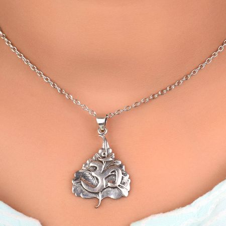 Hand Crafted 92.5 Sterling Silver Leafy Aum Pendant