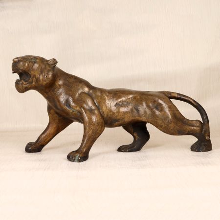 Handcrafted Pair of Tiger Statue Made of Brass with Engraving
