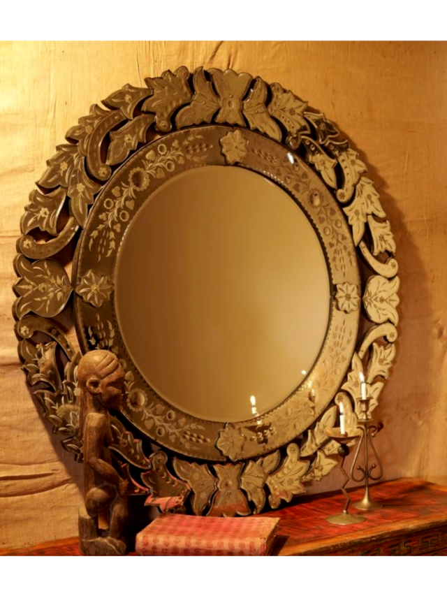 Venetian Mirrors : Reflections of Elegance